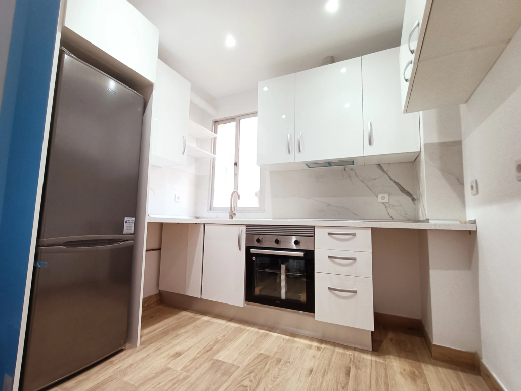 cocina blanca de ikea montada